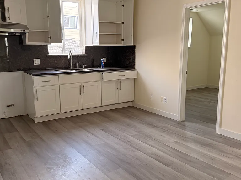 284 Lee Ave — Photo 3