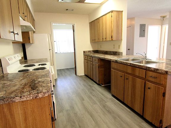 3rd image of 2110 S Deleon Ave