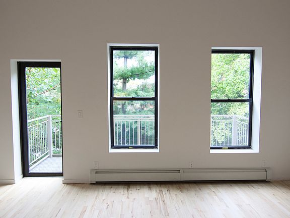 3rd image of 268 Linden St APT 2