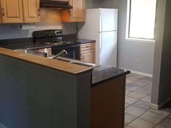 Kitchen...Fridge is now black