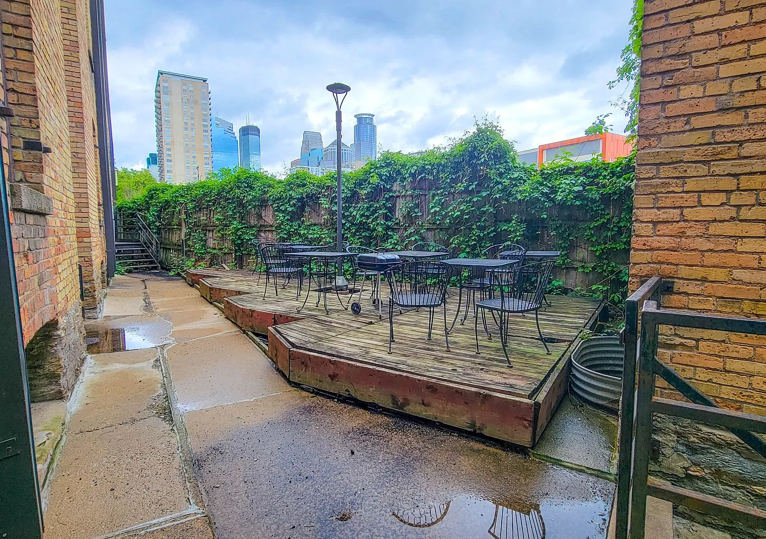 Modern Elliot Park Living - 1st Month FREE + $500 Off Deposit! — Photo 4