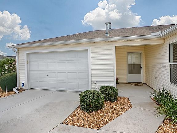 3rd image of 716 Rosella Pl