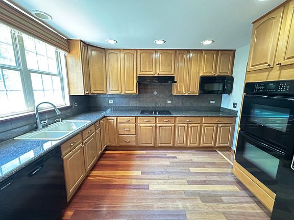 5th image of 285 Shipland Dr