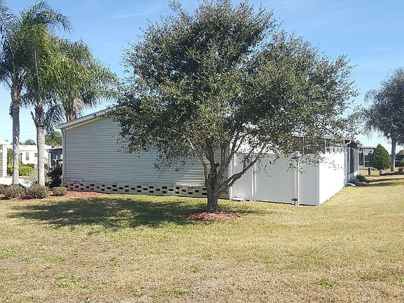 large sideyard, tree for privacy