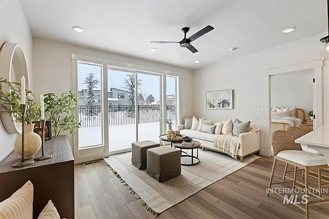 3 bed, 2.5 bath, 1652 sqft, $2,495 — Photo 4