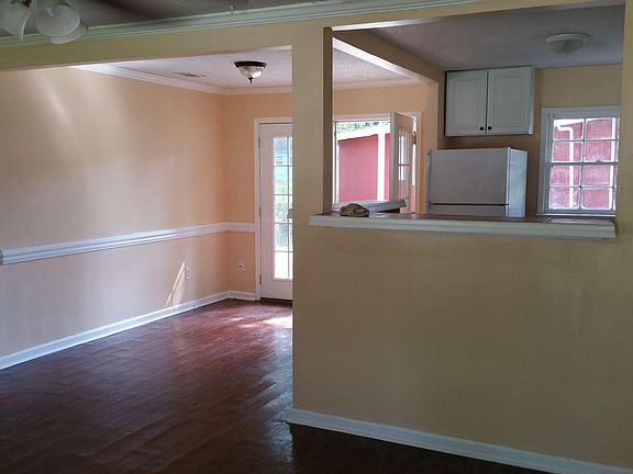 4th image of 317 Chatham Villa Dr