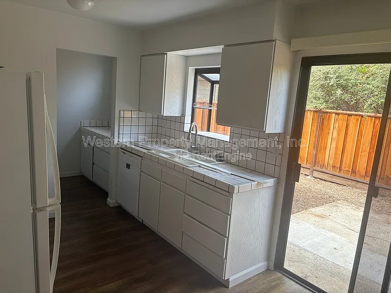 1385 7th Ave #28 — Photo 3