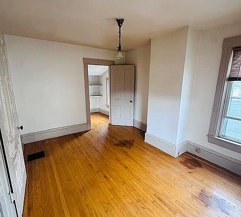5th image of 613 Park Ave