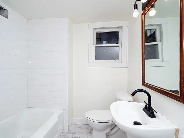 219 NE Washington Ave #3 — Photo 6