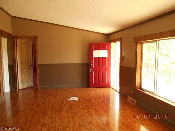 3rd image of 1135 Hunts Grove Ln