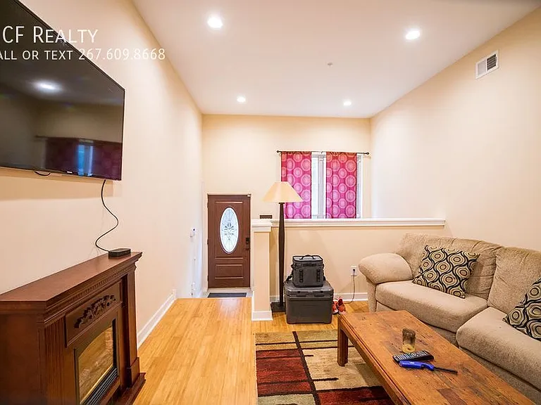 2209 League St — Photo 3