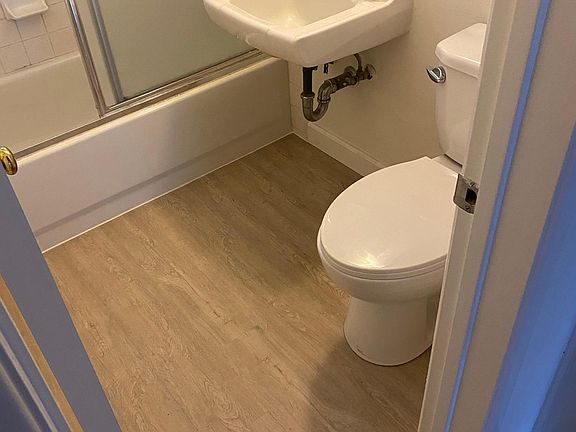 5th image of 10749 Camarillo St Floor 2