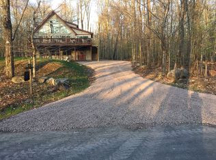 34 Mountain Glen Dr, Gouldsboro, PA 18424