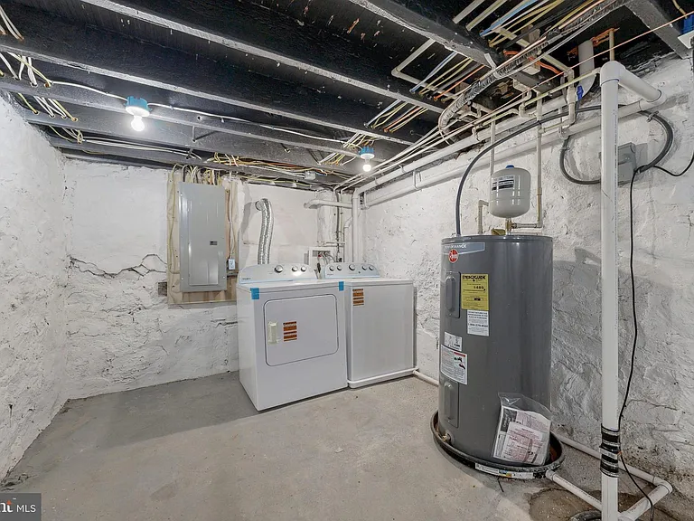 2320 W Lexington St — Photo 30