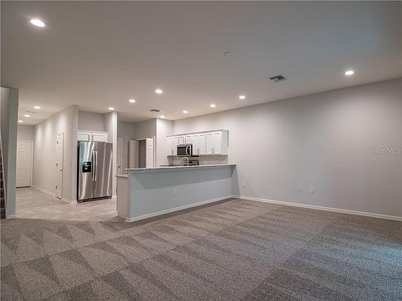 5th image of 1050 Grantham Dr
