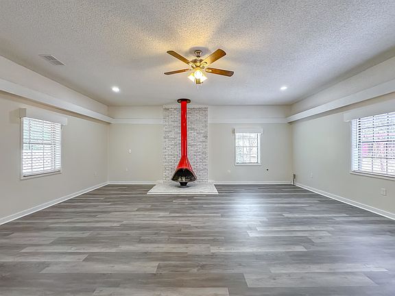 3rd image of 6312 Mahan Dr