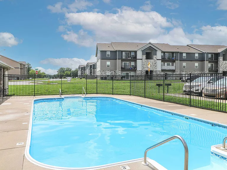 Golden Pond Apartments — Photo 24