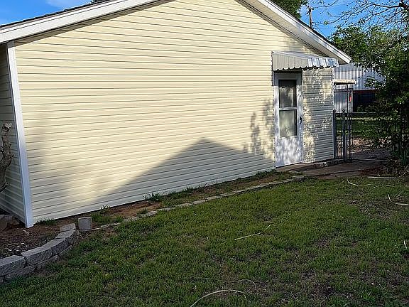 2nd image of 206 Linden St