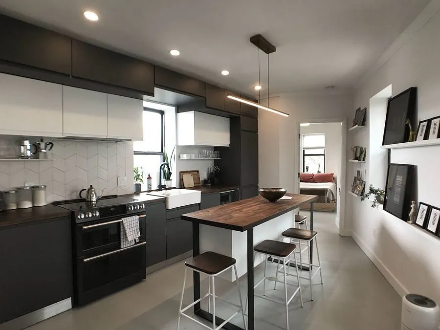 Elegantly Designed Two Bedroom in Bloomingdale! — Photo 4