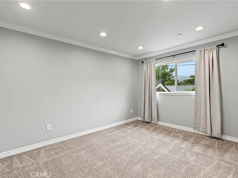 1096 Canyon View Dr — Photo 37