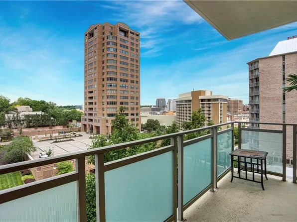 4950 Central St APT 302, Kansas City, MO 64112