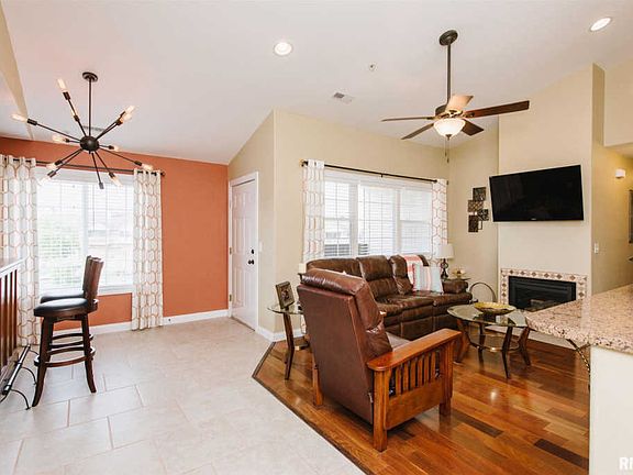 4th image of 4530 N Thornhill Dr #207D