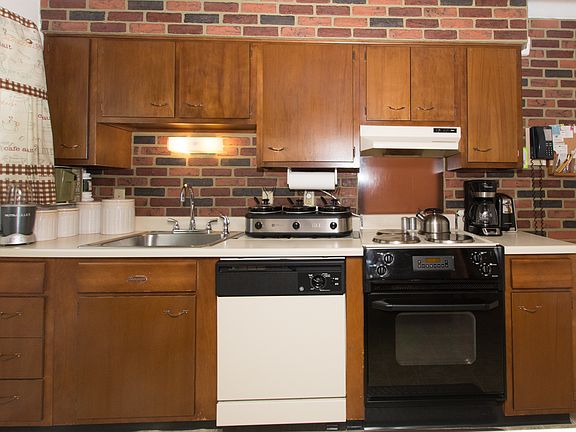 3rd image of 914 Holderness Ln
