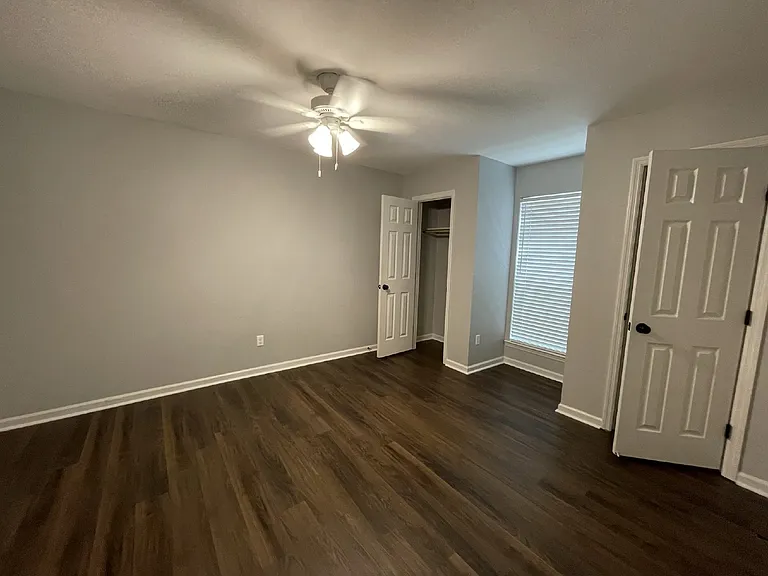 512 Creek View Dr — Photo 11