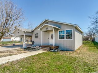 222 Broken Spur Dr, Bandera, TX 78003
