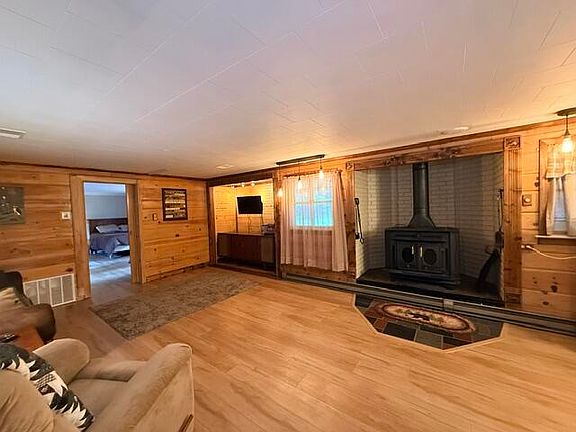 2nd image of 3713 Deep Wood Rd