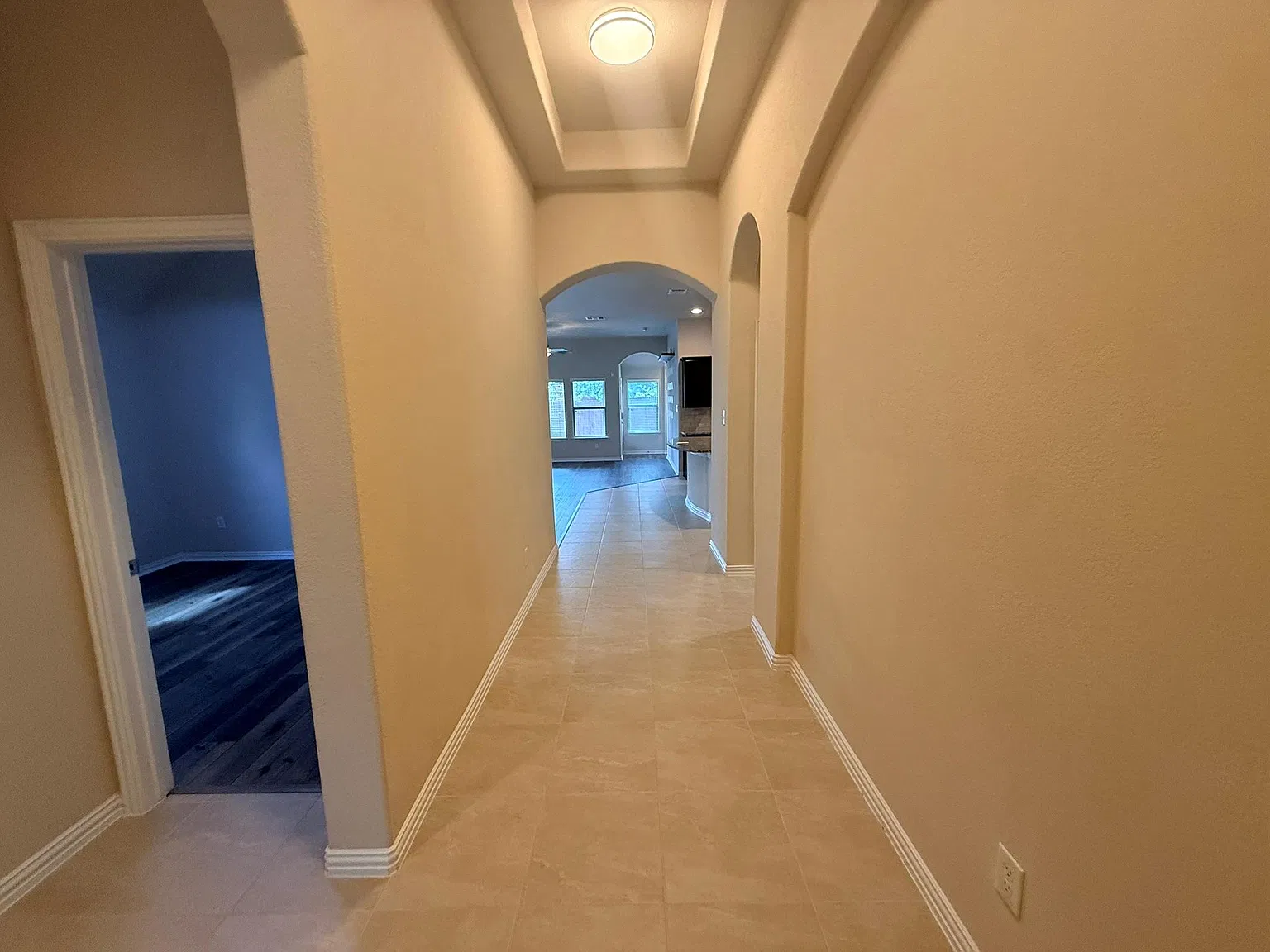 3 bed, 2.0 bath, 1850 sqft, $2,200 — Photo 2