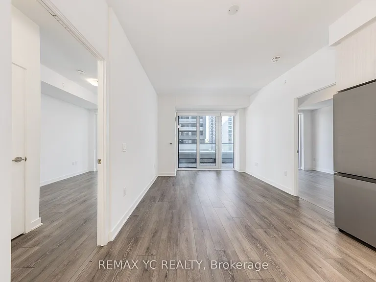 95 Oneida Cres #305 — Photo 2