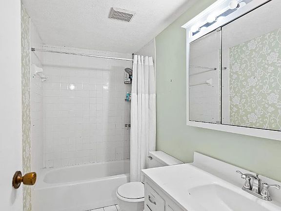 3rd image of 460 Dartmouth Cir #460