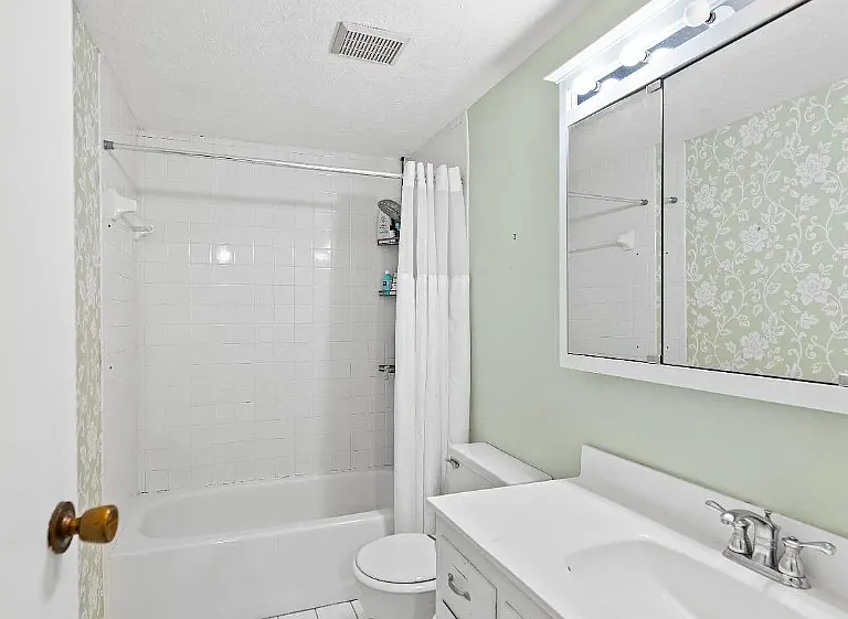 460 Dartmouth Cir #460 — Photo 3