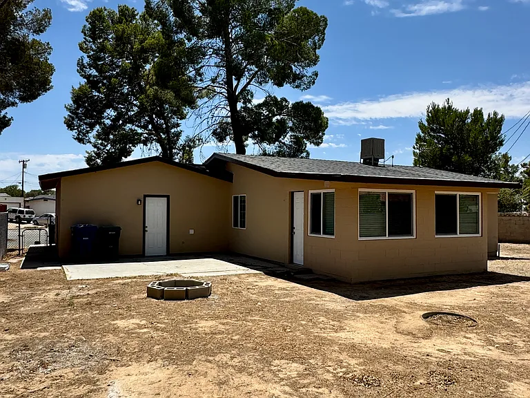 21325 Bancroft Ct — Photo 12
