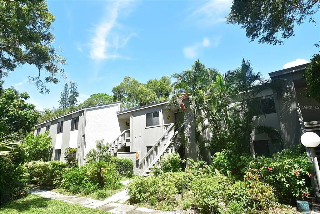 2 bed, 2.0 bath, 1211 sqft, $2,000 — Photo 1