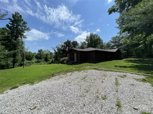 721 E Us Highway 40, Troy, IL 62294