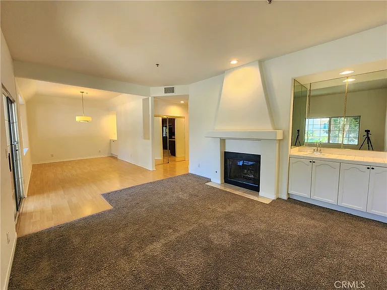 10630 Moorpark St #104 — Photo 4