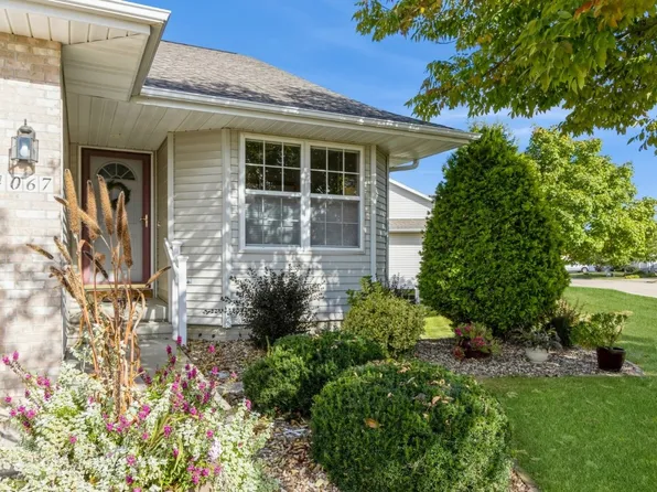 4067 Lakeview Dr SW, Cedar Rapids, IA 52404