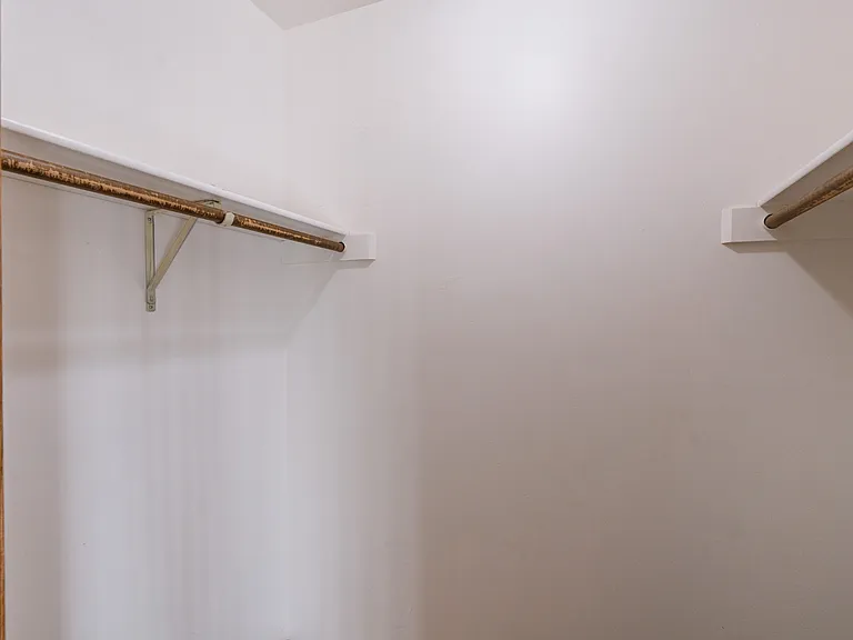 Grand Forks, ND Cedarwood Apartments | Closet