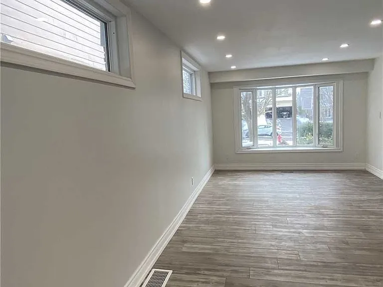 81 Eastman Cres #MAIN AND 2ND FLOORS — Photo 9