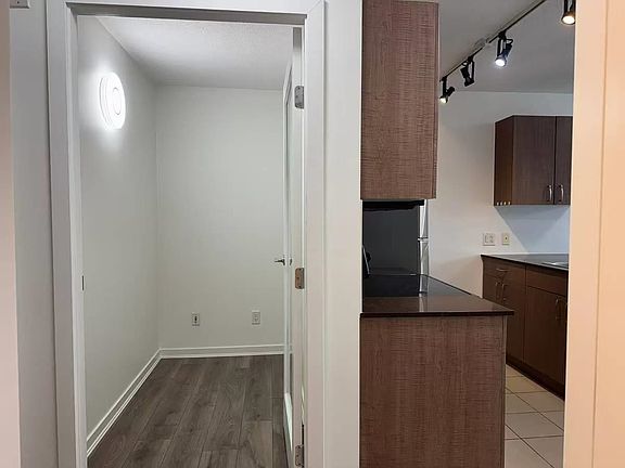 3rd image of 610 Granville St #1715