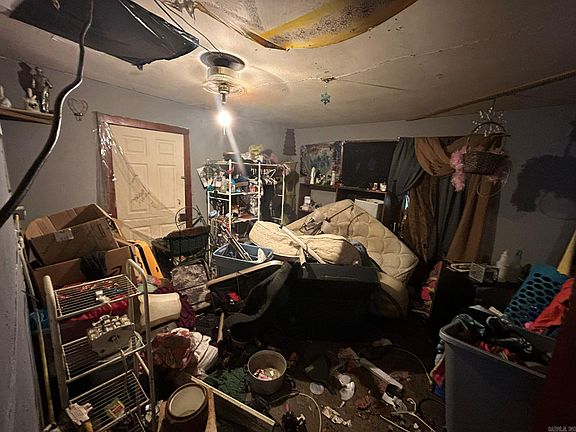 5th image of 601 Van Buren St