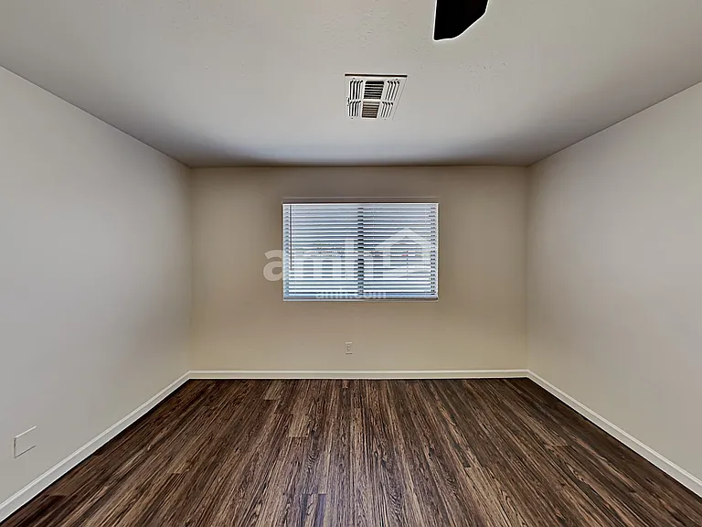 15848 W Jefferson St — Photo 10