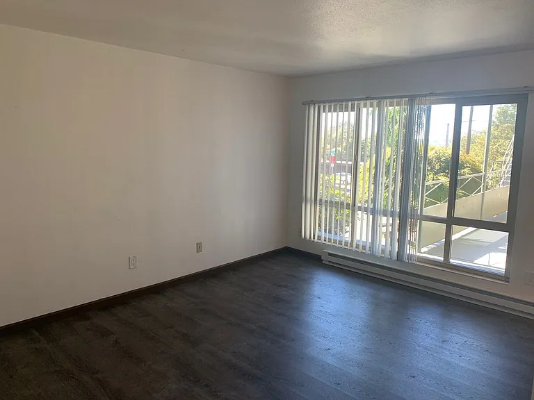 2350 Beacon Ave S — Photo 8