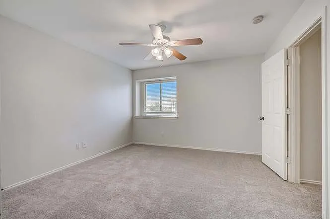 1115 Rawhide Trl — Photo 46