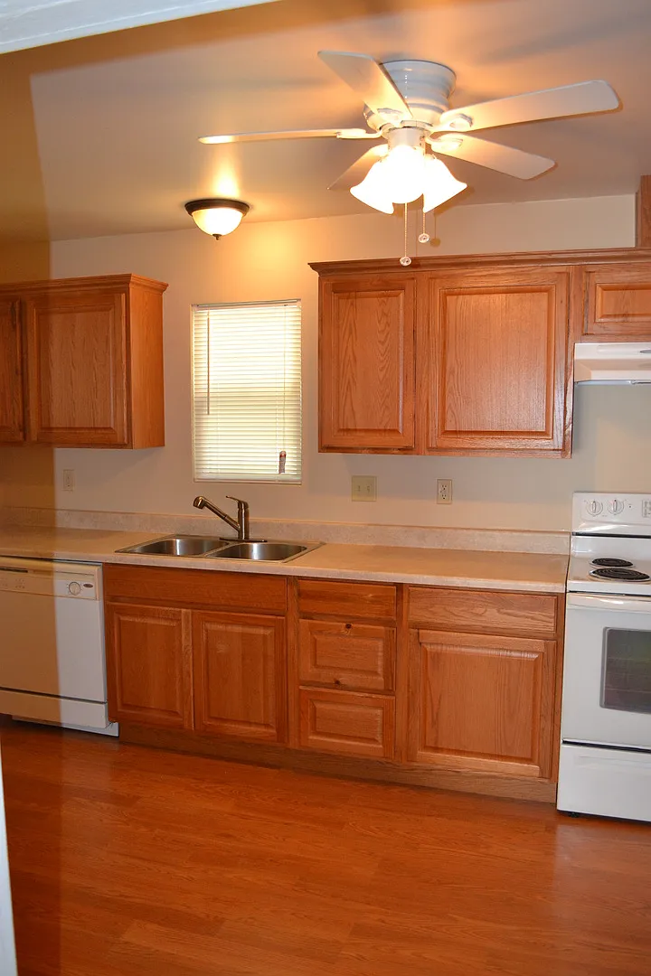 Nice 2 bedroom home for rent in Clay Center — Photo 4