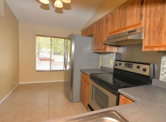 2nd image of 103 Lakeside Cir