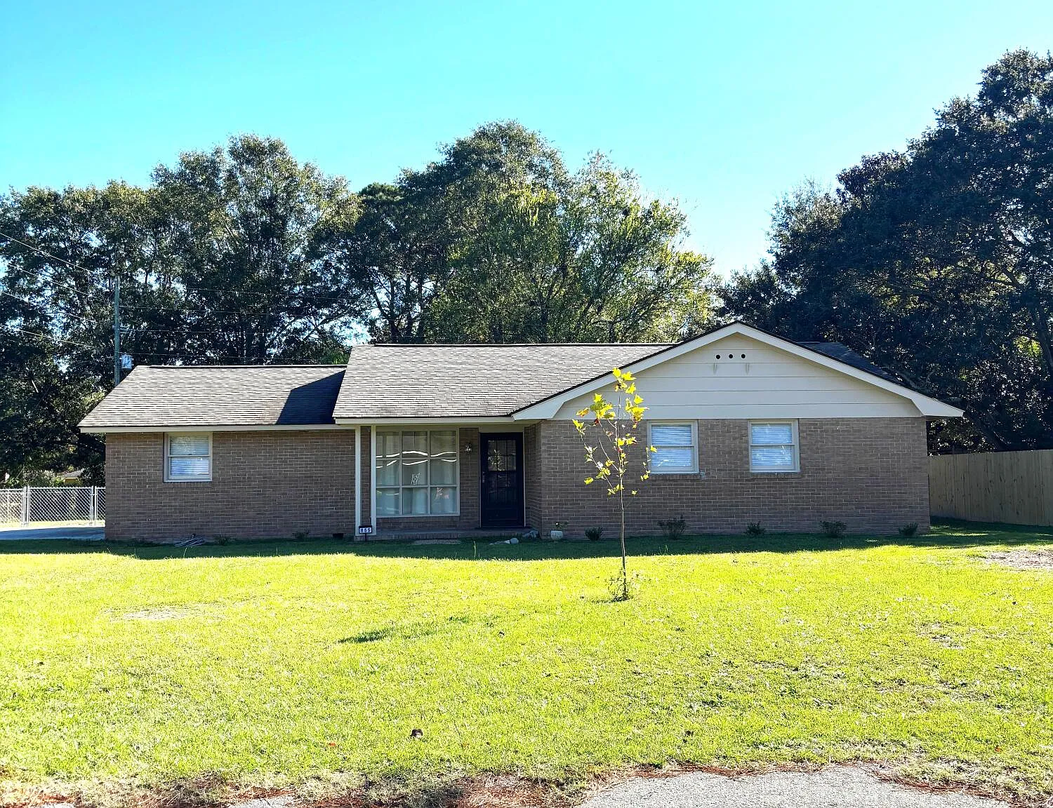 3 bed, 2.0 bath, 2108 sqft, $1,750 — Photo 1
