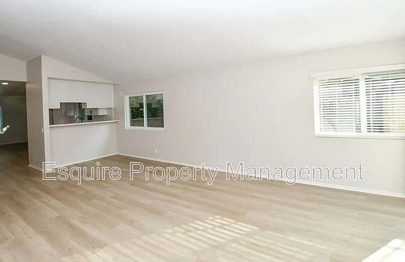 4 bed, 2.0 bath, 1574 sqft, $4,150 — Photo 3